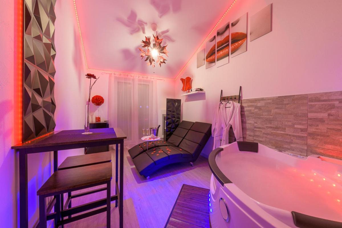 Love Room - Suite Romantique Avec Spa Privatif Le Puy-en-Velay Εξωτερικό φωτογραφία