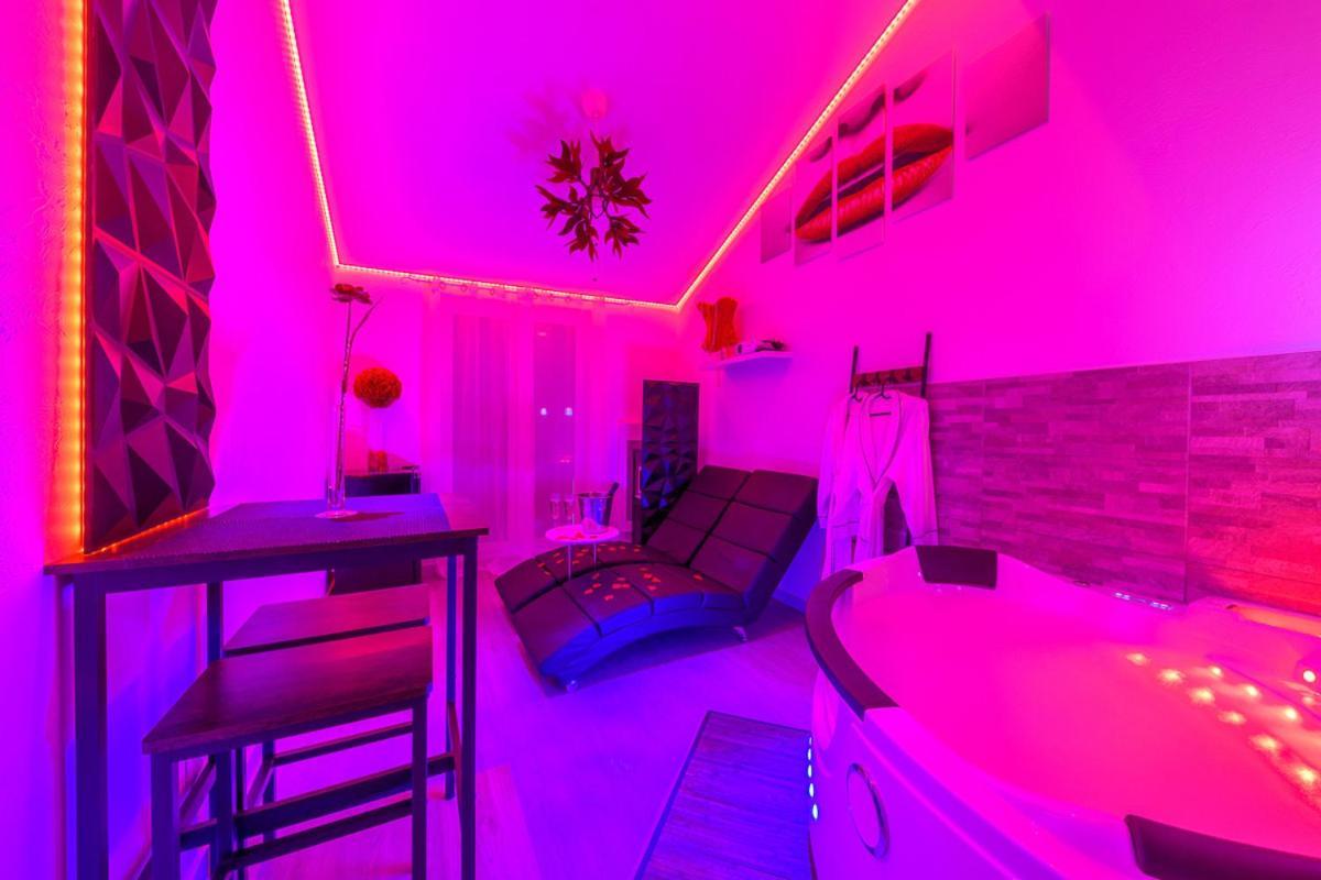 Love Room - Suite Romantique Avec Spa Privatif Le Puy-en-Velay Εξωτερικό φωτογραφία