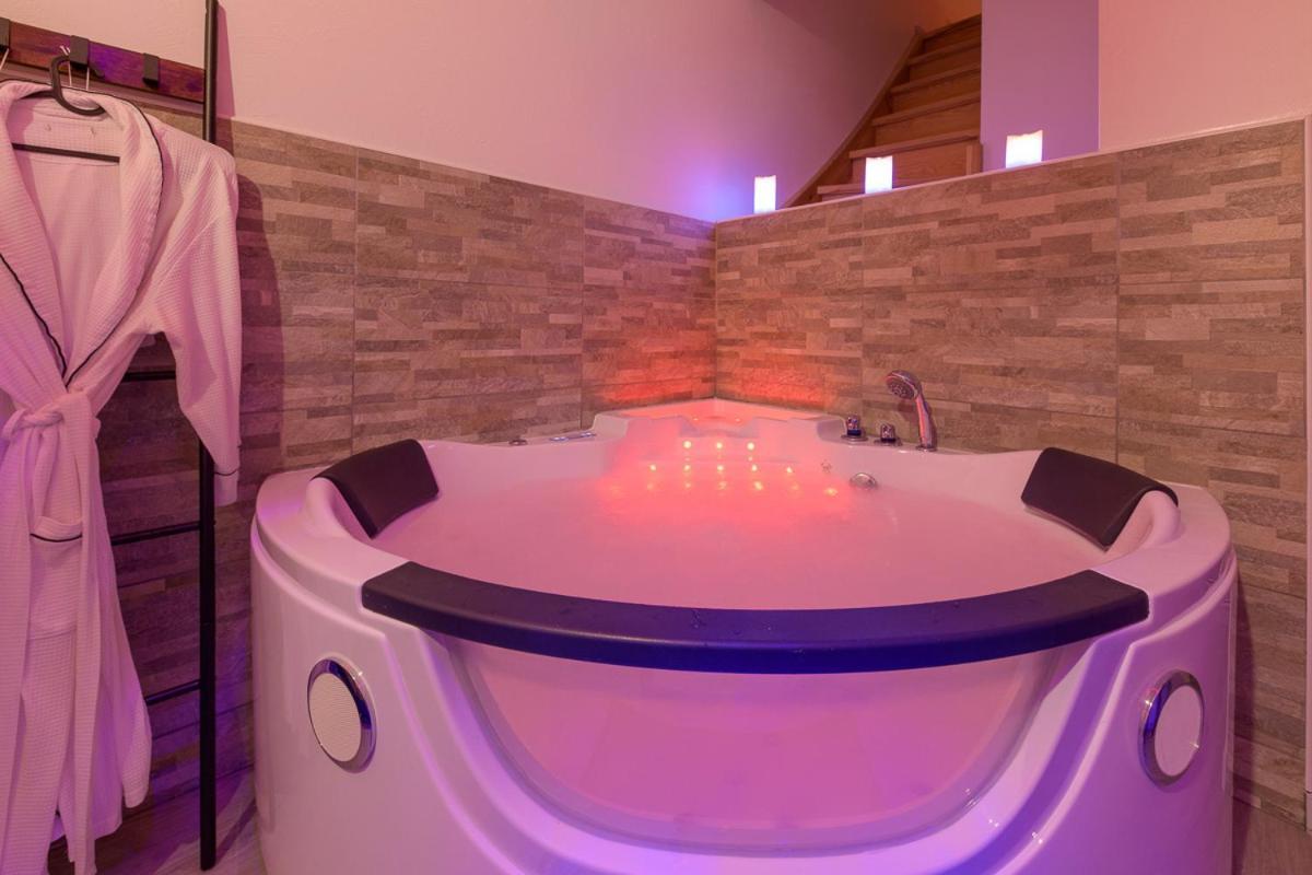 Love Room - Suite Romantique Avec Spa Privatif Le Puy-en-Velay Εξωτερικό φωτογραφία